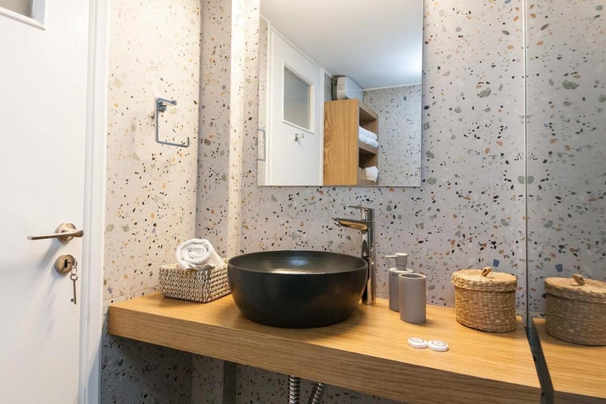 Pagrati Urban Oasis Getaway 2Bd Apt With Balcony Athens Ngoại thất bức ảnh