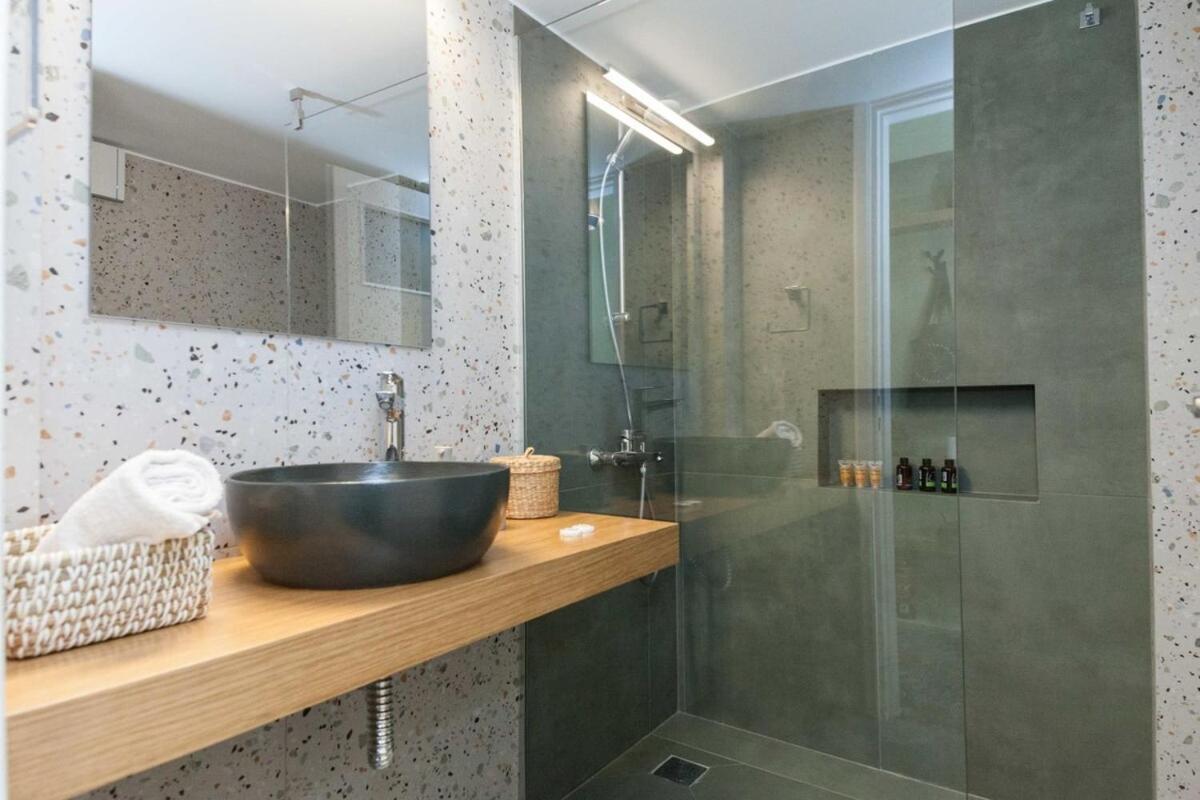 Pagrati Urban Oasis Getaway 2Bd Apt With Balcony Athens Ngoại thất bức ảnh